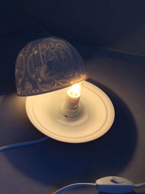 Lampada  elettrica  “Natività” in  porcellana  cm. 15xh.14